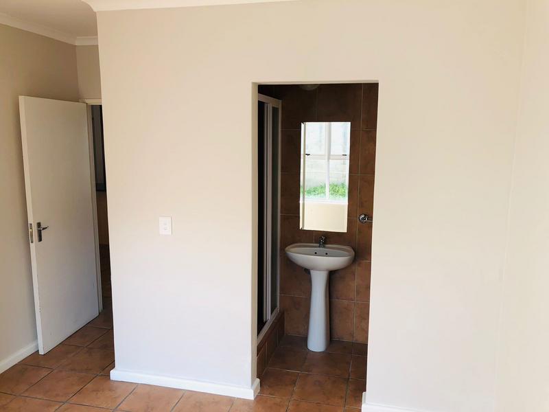 To Let 2 Bedroom Property for Rent in Vredekloof East Western Cape